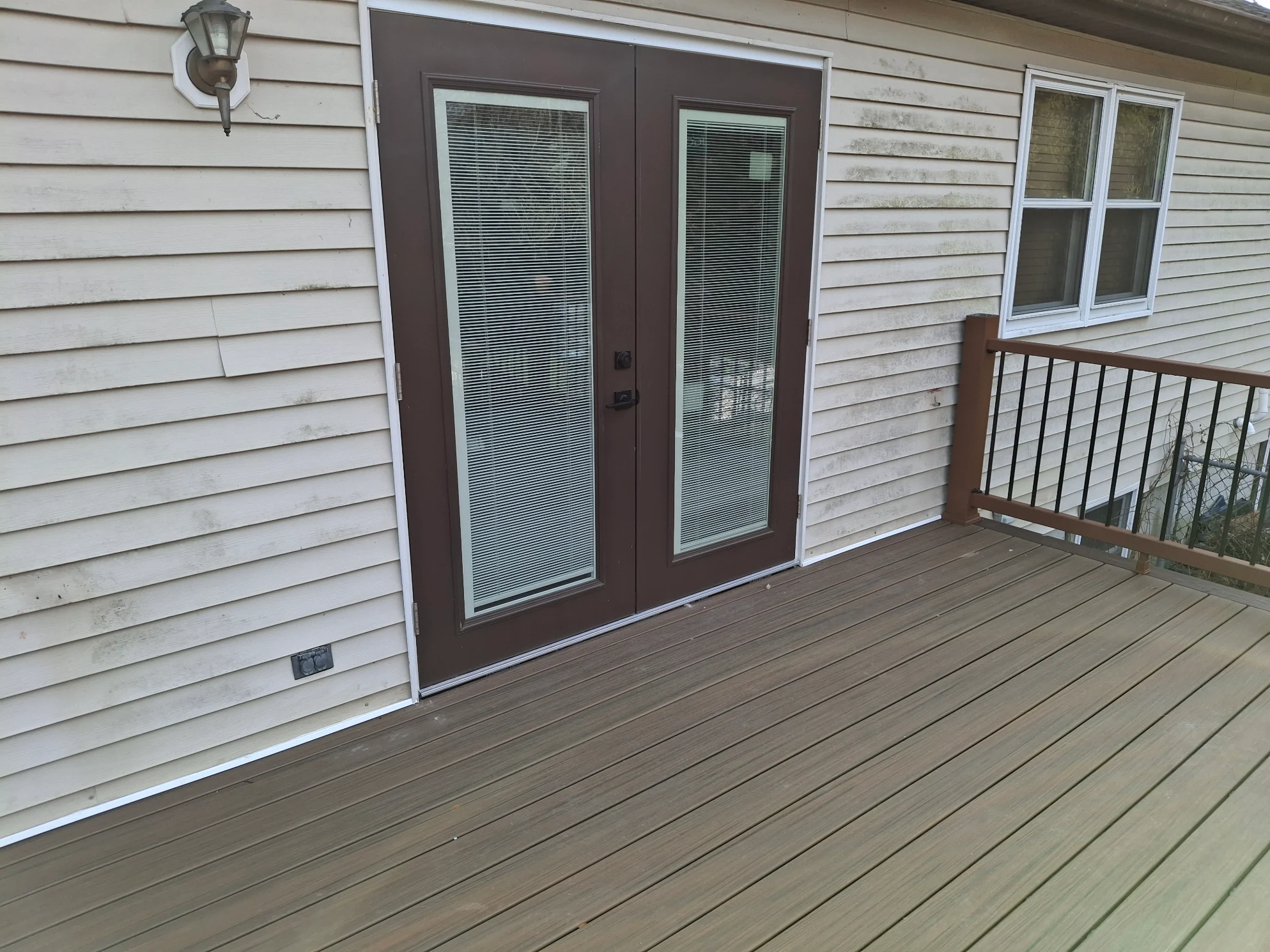Close up of the deck landing at the door entrance